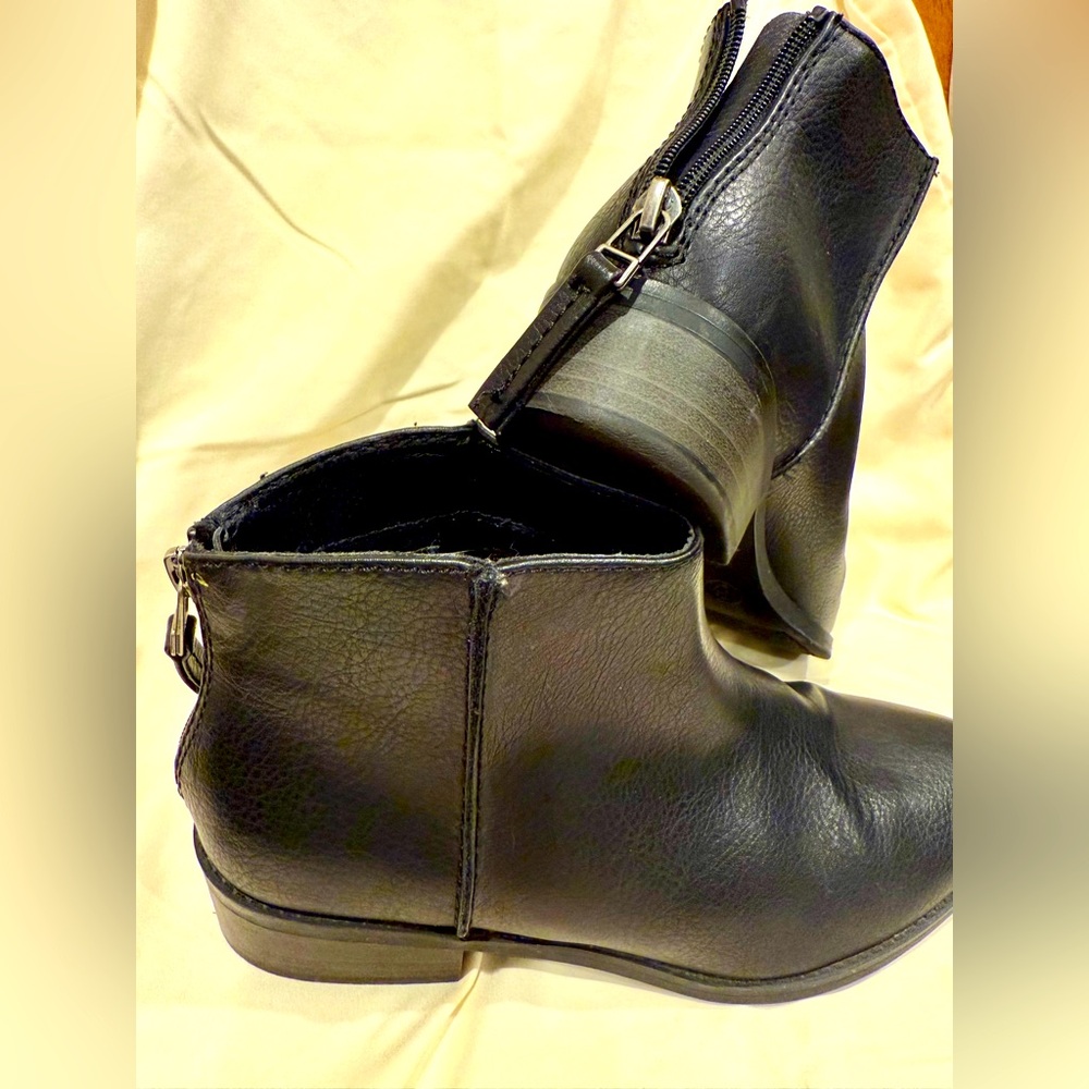 Black ankle boots with small heel.